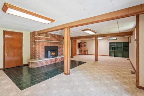 3360 Circle Drive NE Cedar Rapids IA 52402