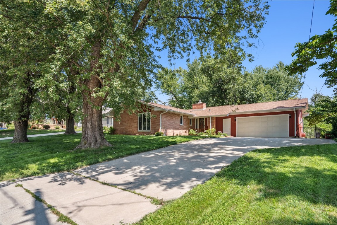 3360 Circle Drive NE Cedar Rapids IA 52402
