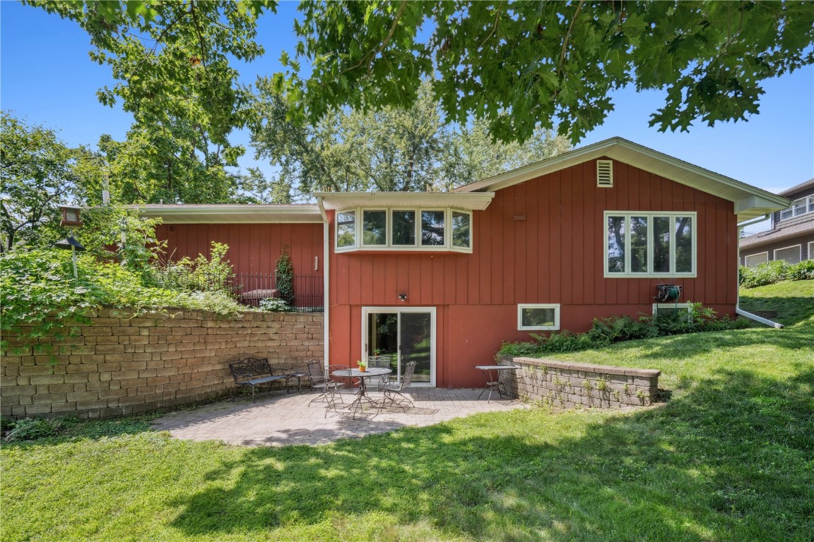 3360 Circle Drive NE Cedar Rapids IA 52402