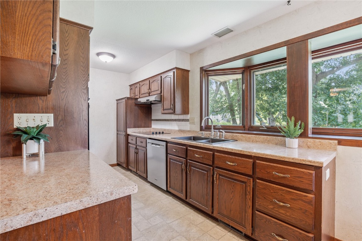 3360 Circle Drive NE Cedar Rapids IA 52402