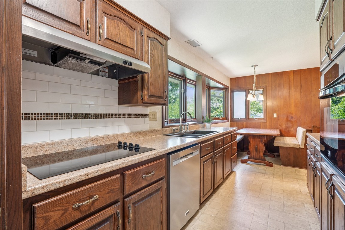 3360 Circle Drive NE Cedar Rapids IA 52402