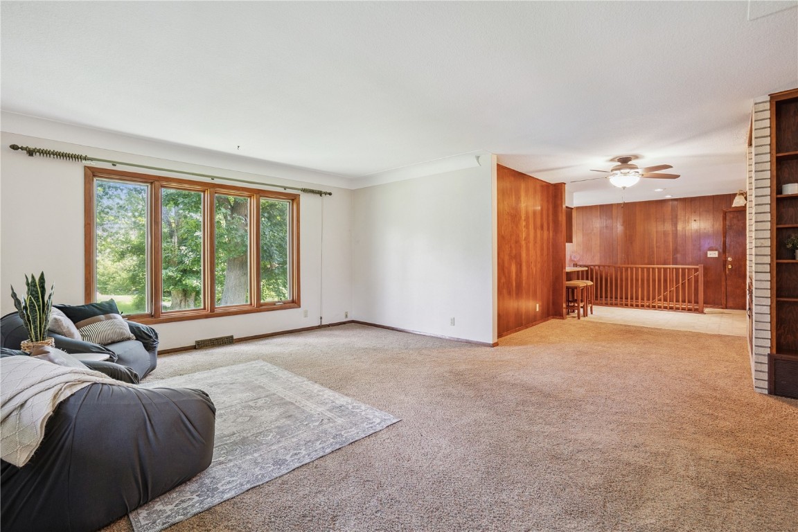 3360 Circle Drive NE Cedar Rapids IA 52402