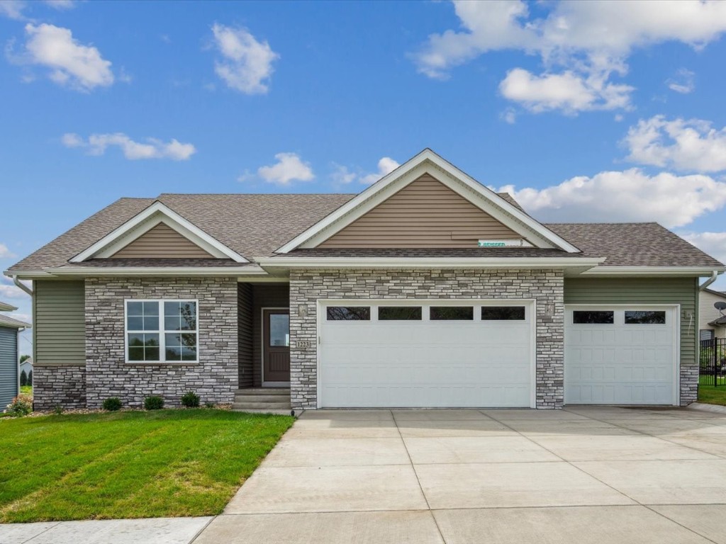 1223 Covered Wagon Drive Iowa City IA 52240