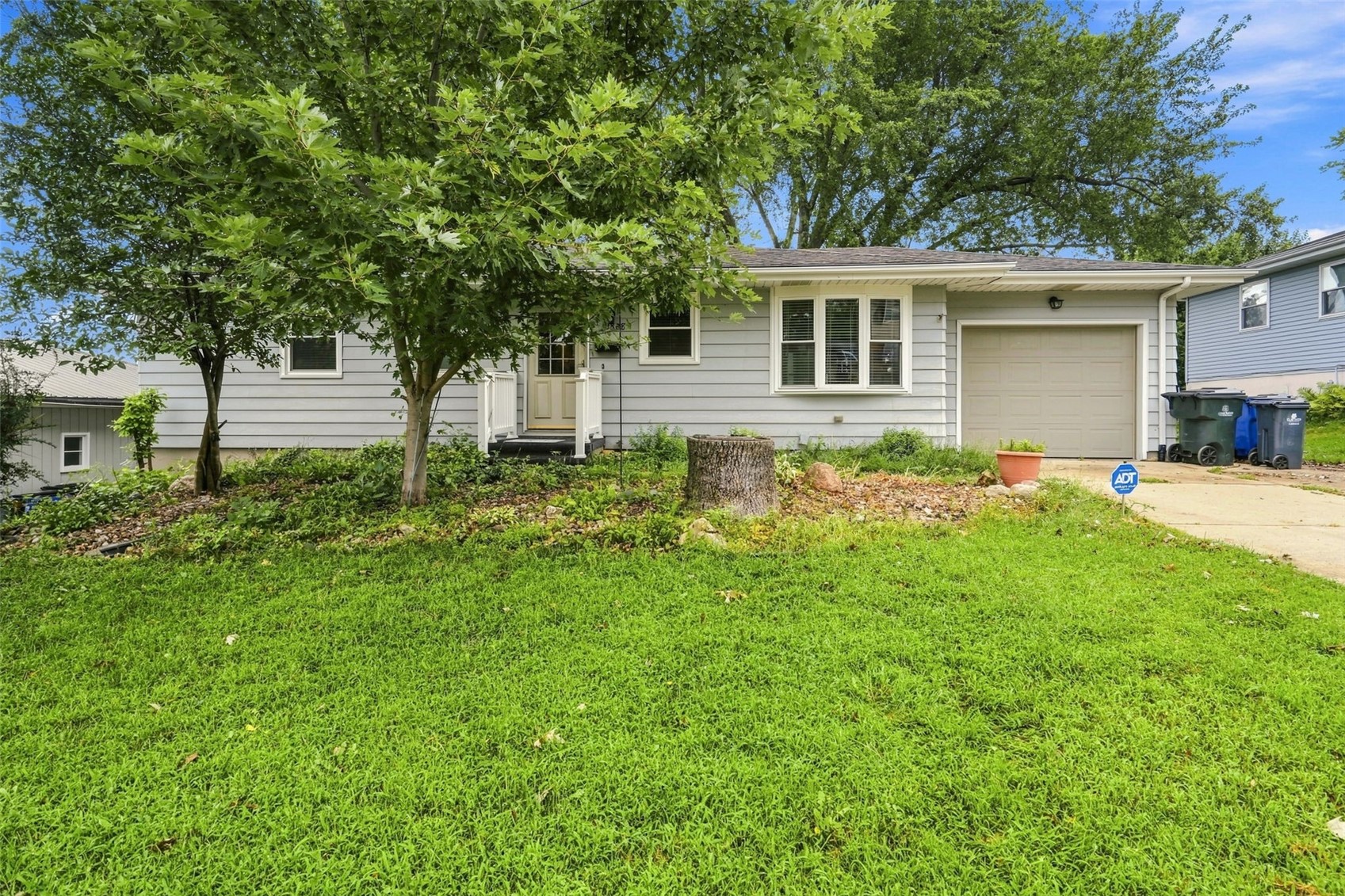 3808 Elmwood Drive NE Cedar Rapids IA 52402
