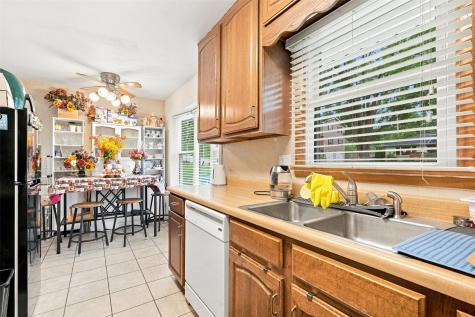 3808 Elmwood Drive NE Cedar Rapids IA 52402