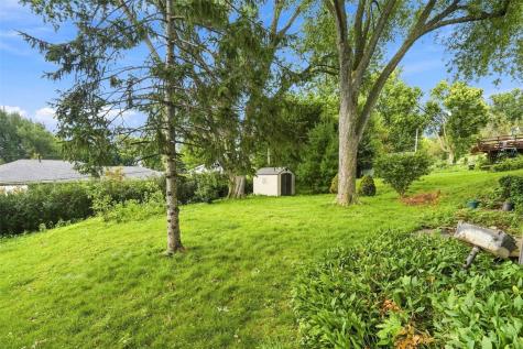 3808 Elmwood Drive NE Cedar Rapids IA 52402