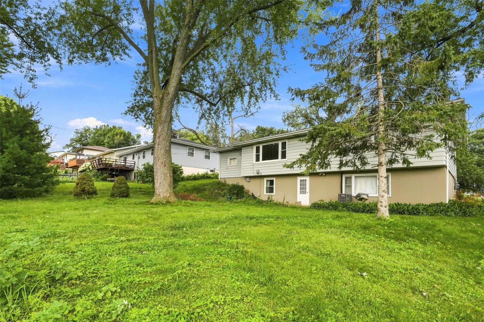 3808 Elmwood Drive NE Cedar Rapids IA 52402