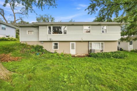 3808 Elmwood Drive NE Cedar Rapids IA 52402