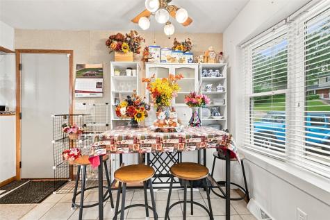 3808 Elmwood Drive NE Cedar Rapids IA 52402