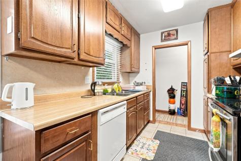 3808 Elmwood Drive NE Cedar Rapids IA 52402
