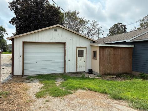 208 C Avenue Vinton IA 52349