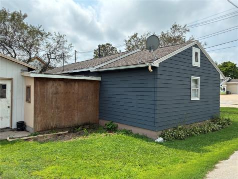 208 C Avenue Vinton IA 52349