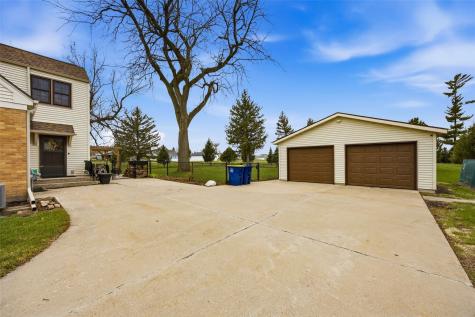 1107 G Avenue Vinton IA 52349