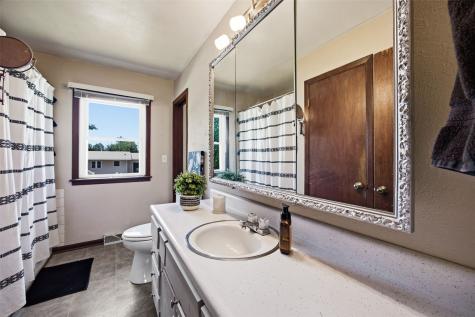 1631 27th Street NW Cedar Rapids IA 52405