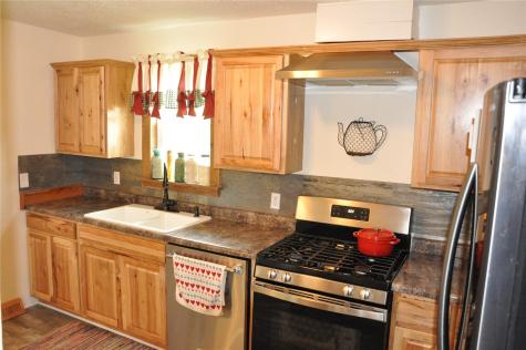 1402 11th Avenue Belle Plaine IA 52208
