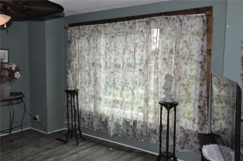 1402 11th Avenue Belle Plaine IA 52208
