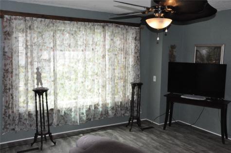 1402 11th Avenue Belle Plaine IA 52208