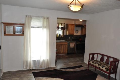 1402 11th Avenue Belle Plaine IA 52208