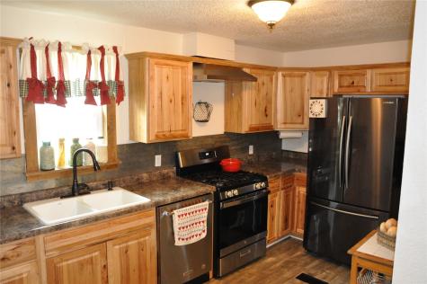 1402 11th Avenue Belle Plaine IA 52208