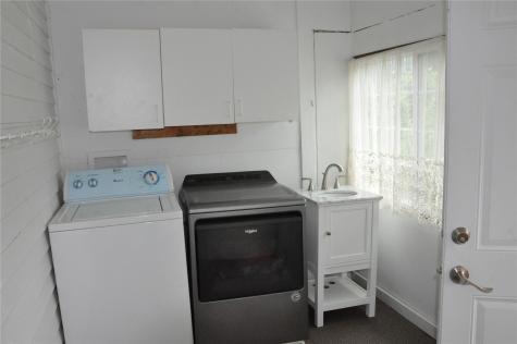 1402 11th Avenue Belle Plaine IA 52208