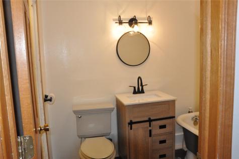 1402 11th Avenue Belle Plaine IA 52208
