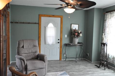 1402 11th Avenue Belle Plaine IA 52208