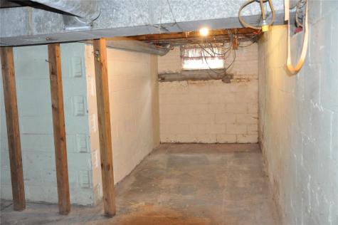 1402 11th Avenue Belle Plaine IA 52208