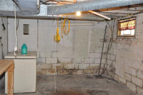 1402 11th Avenue Belle Plaine IA 52208