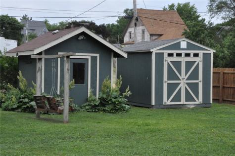 1402 11th Avenue Belle Plaine IA 52208