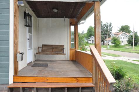 1402 11th Avenue Belle Plaine IA 52208