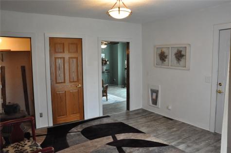 1402 11th Avenue Belle Plaine IA 52208