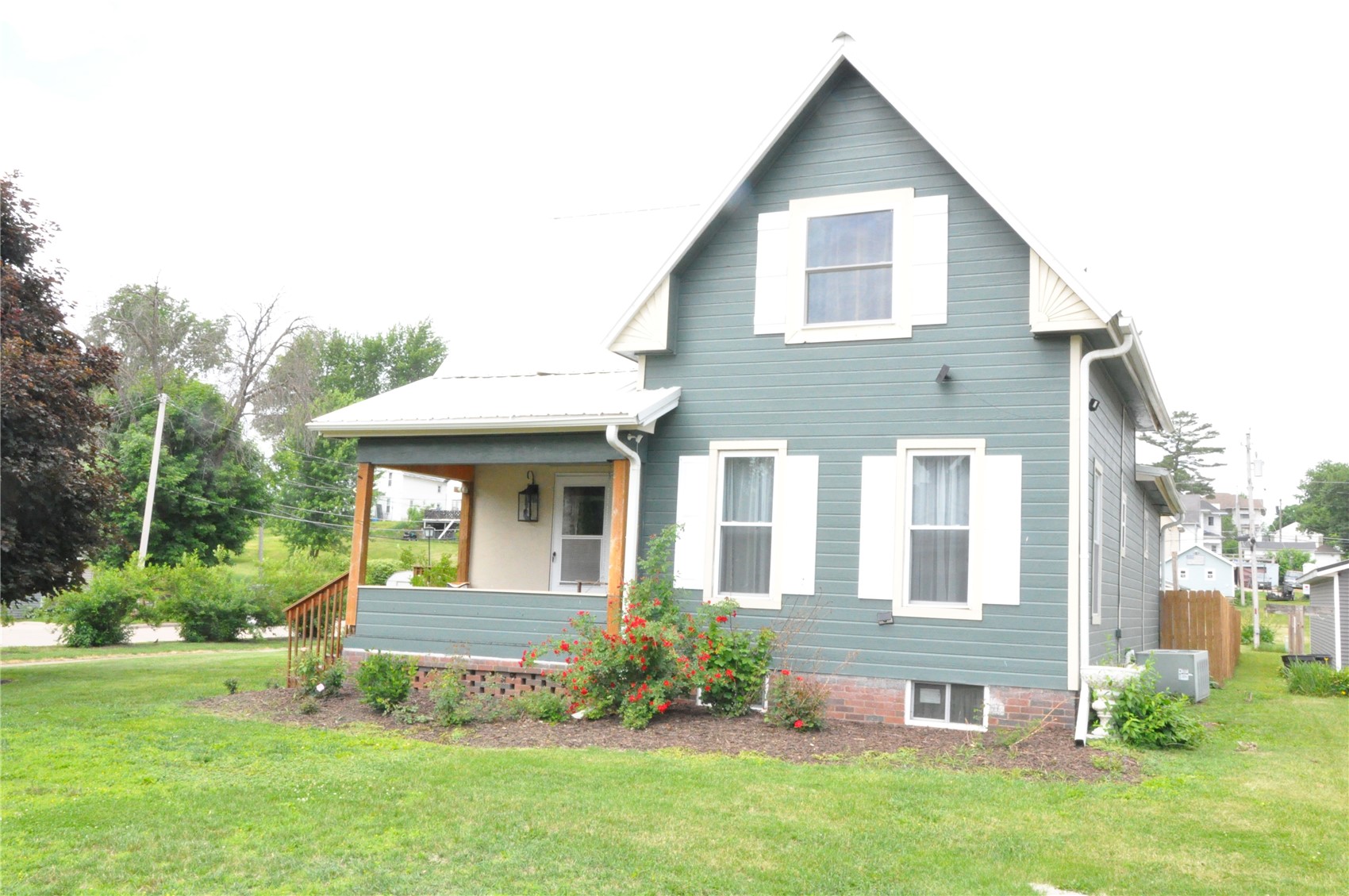1402 11th Avenue Belle Plaine IA 52208