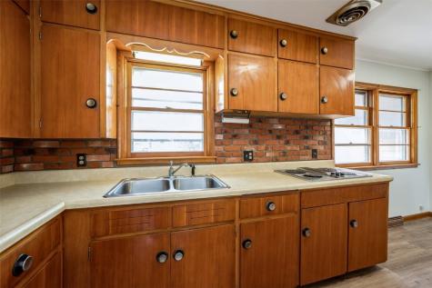 1268 Center Street NE Cedar Rapids IA 52402