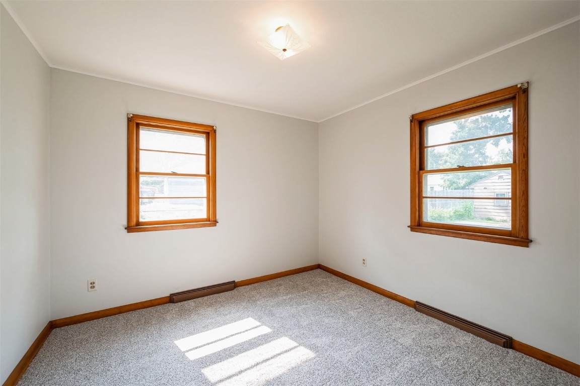 1268 Center Street NE Cedar Rapids IA 52402