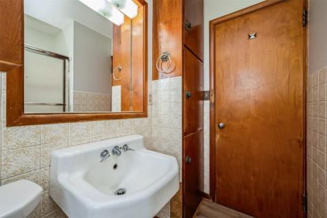 1268 Center Street NE Cedar Rapids IA 52402