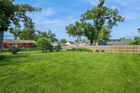 1268 Center Street NE Cedar Rapids IA 52402