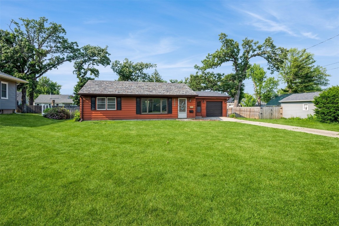 1268 Center Street NE Cedar Rapids IA 52402