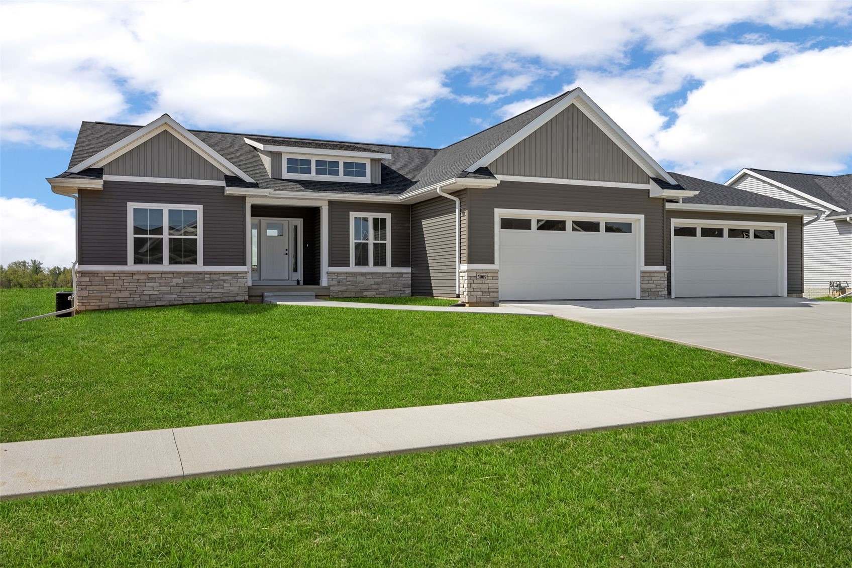 3009 Prairielight Court Hiawatha IA 52233