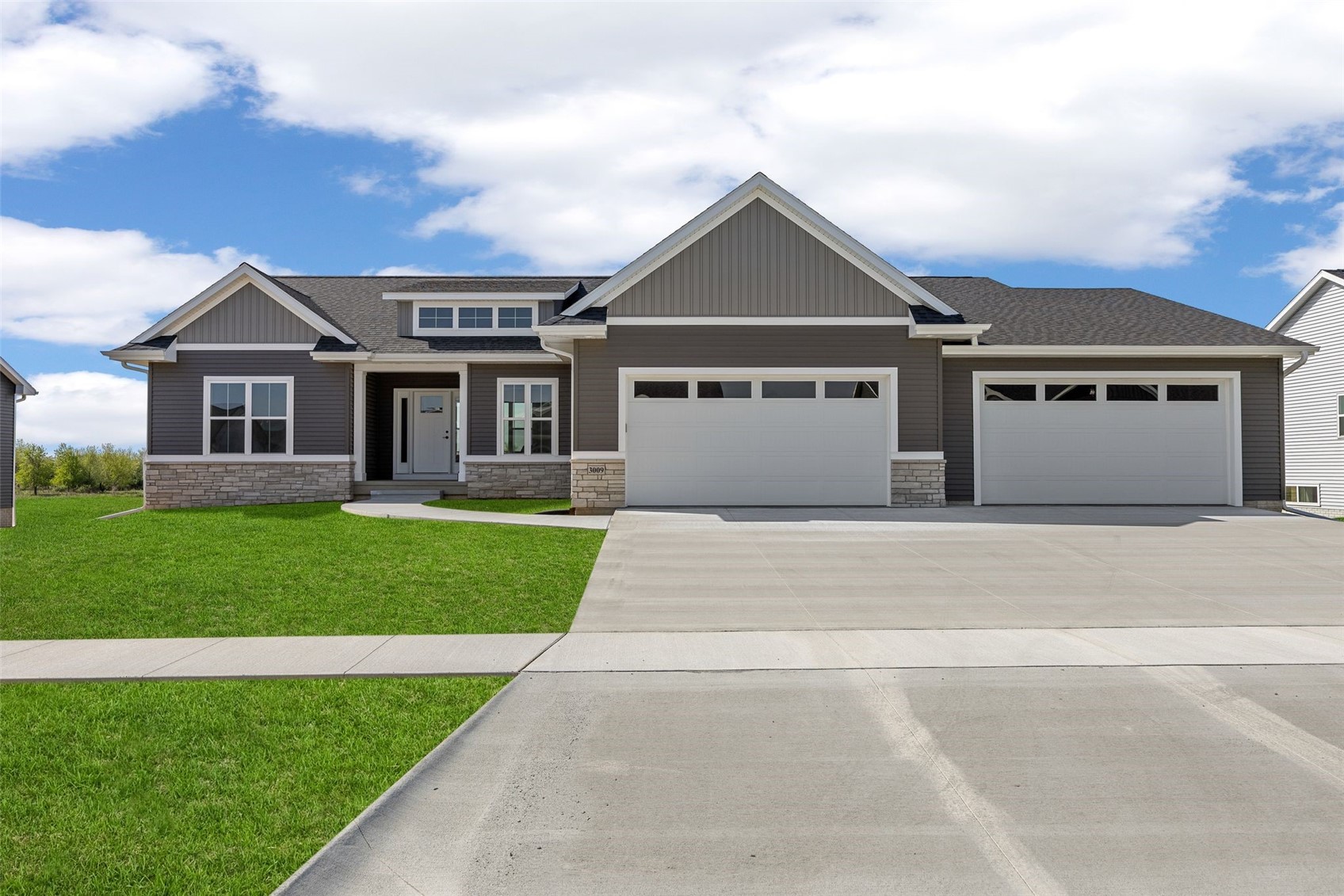 3009 Prairielight Court Hiawatha IA 52233