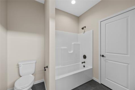 2048 20th Street NW Cedar Rapids IA 52405