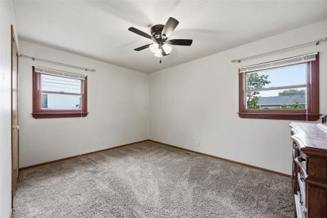 6715 Inwood Lane NE Cedar Rapids IA 52402