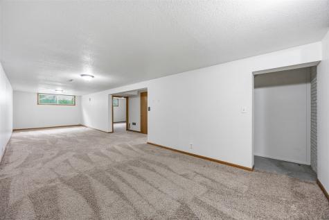 6715 Inwood Lane NE Cedar Rapids IA 52402