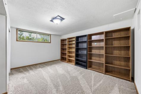 6715 Inwood Lane NE Cedar Rapids IA 52402
