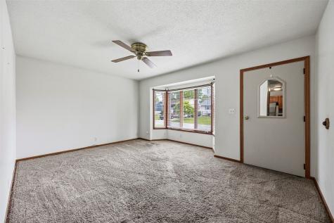 6715 Inwood Lane NE Cedar Rapids IA 52402