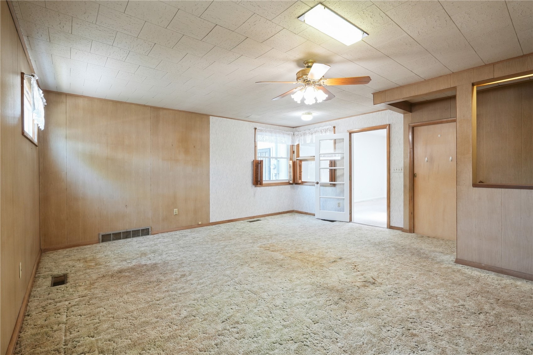204 Walnut Street NW Blairstown IA 52209