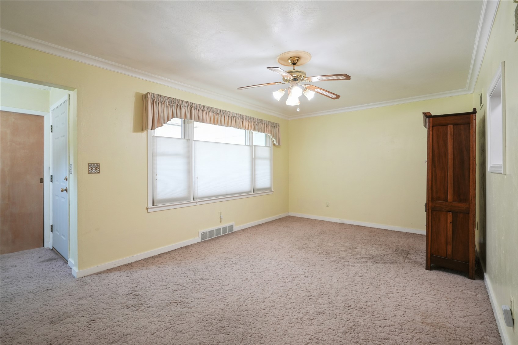 204 Walnut Street NW Blairstown IA 52209