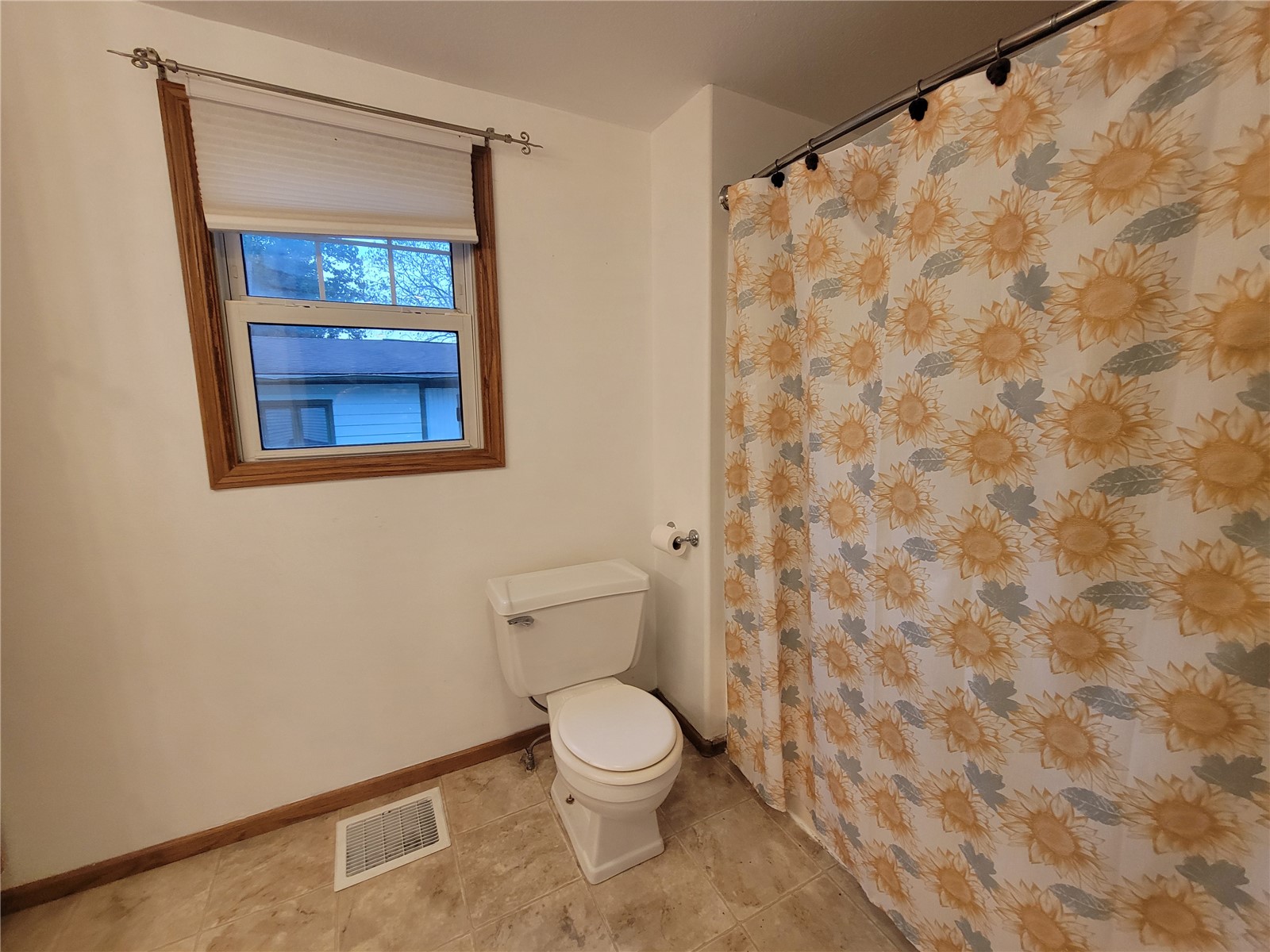 214 Center Street Shoal Oxford IA 52322