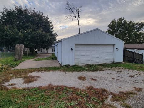 214 Center Street Shoal Oxford IA 52322