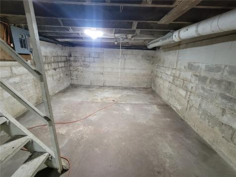 214 Center Street Shoal Oxford IA 52322