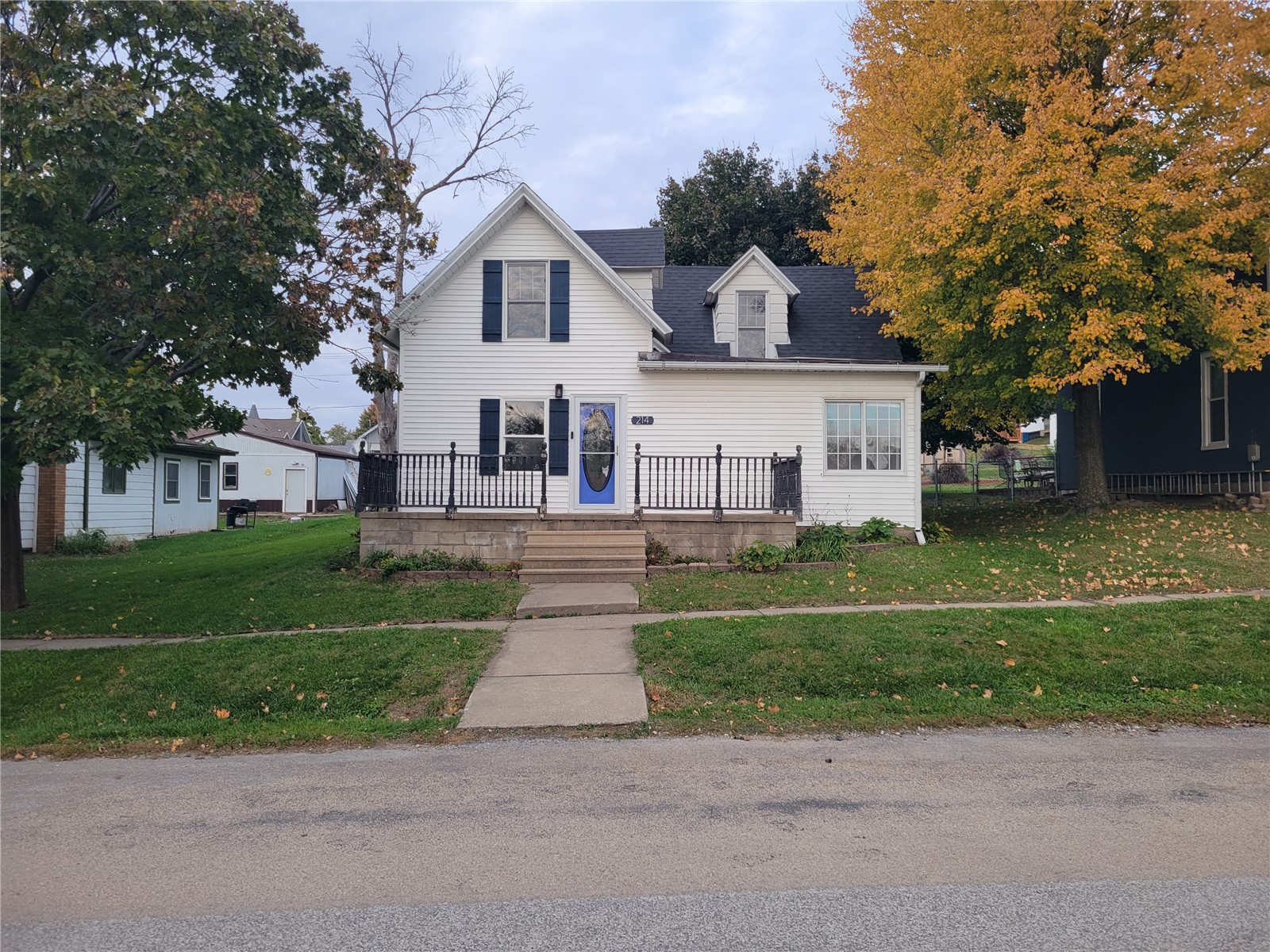 214 Center Street Shoal Oxford IA 52322